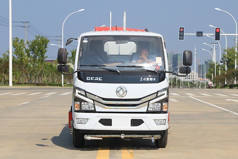東風小多利卡5噸噴霧灑水車/30米-40米霧炮