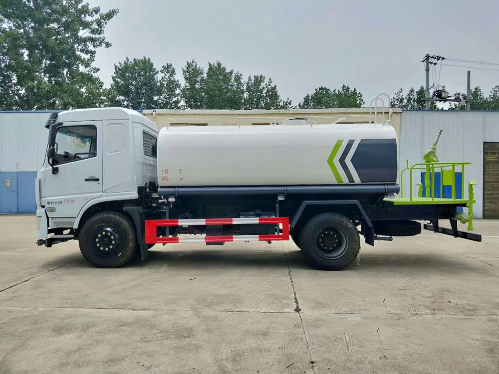 國(guó)六東風(fēng)D3L 12立方灑水車