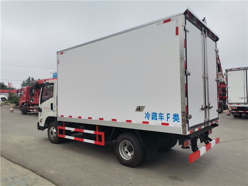 國六江鈴凱運4.2米肉鉤冷藏車